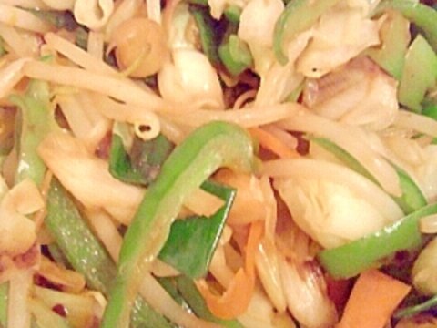 男の自炊料理。野菜炒め。ワンランク上のおっさん。